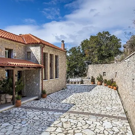 Stone Retreat With Private Pool In * Αράχωβα