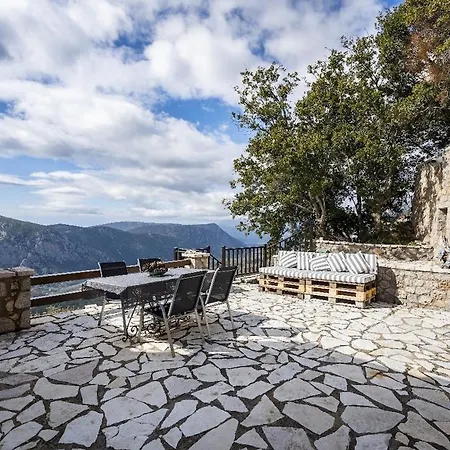 Stone Retreat With Private Pool In * Αράχωβα