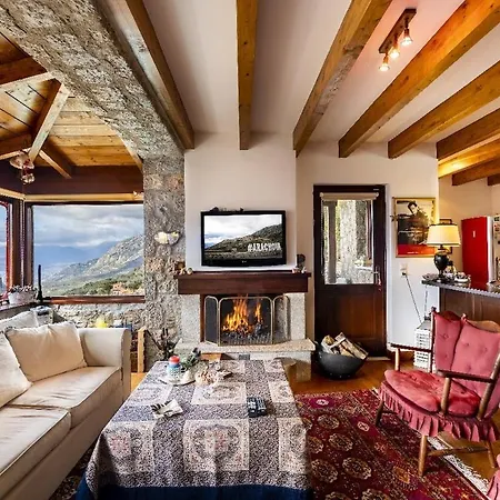 Stone Retreat With Private Pool In Διαμέρισμα
