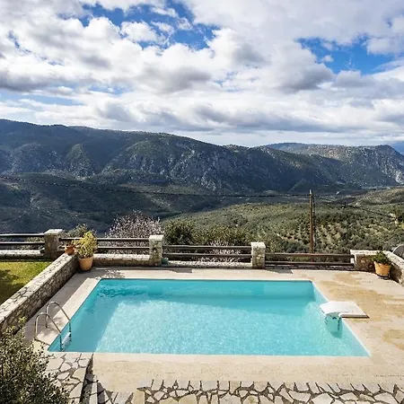 Stone Retreat With Private Pool In Διαμέρισμα Αράχωβα