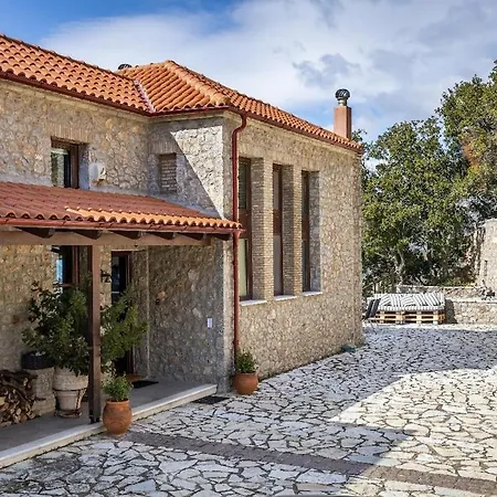Stone Retreat With Private Pool In * Αράχωβα