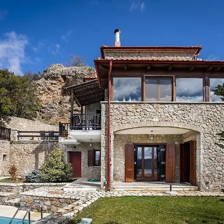 Stone Retreat With Private Pool In شقة