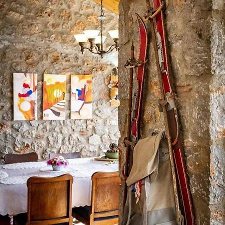 Stone Retreat With Private Pool In Διαμέρισμα Αράχωβα
