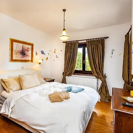 Διαμέρισμα Stone Retreat With Private Pool In Αράχωβα