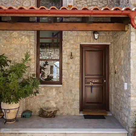 Stone Retreat With Private Pool In * Αράχωβα