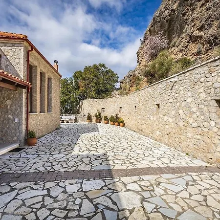 Διαμέρισμα Stone Retreat With Private Pool In *