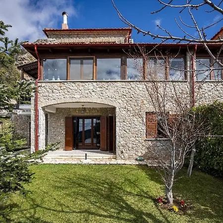Stone Retreat With Private Pool In Διαμέρισμα Αράχωβα