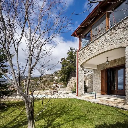 Stone Retreat With Private Pool In * Αράχωβα